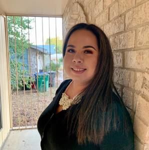 Meet your Posher, Mayra